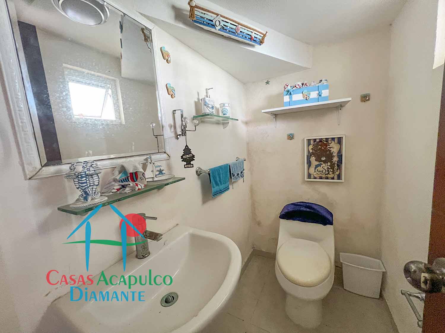 Villas Velato Joker 39 - Baño de visitas 1